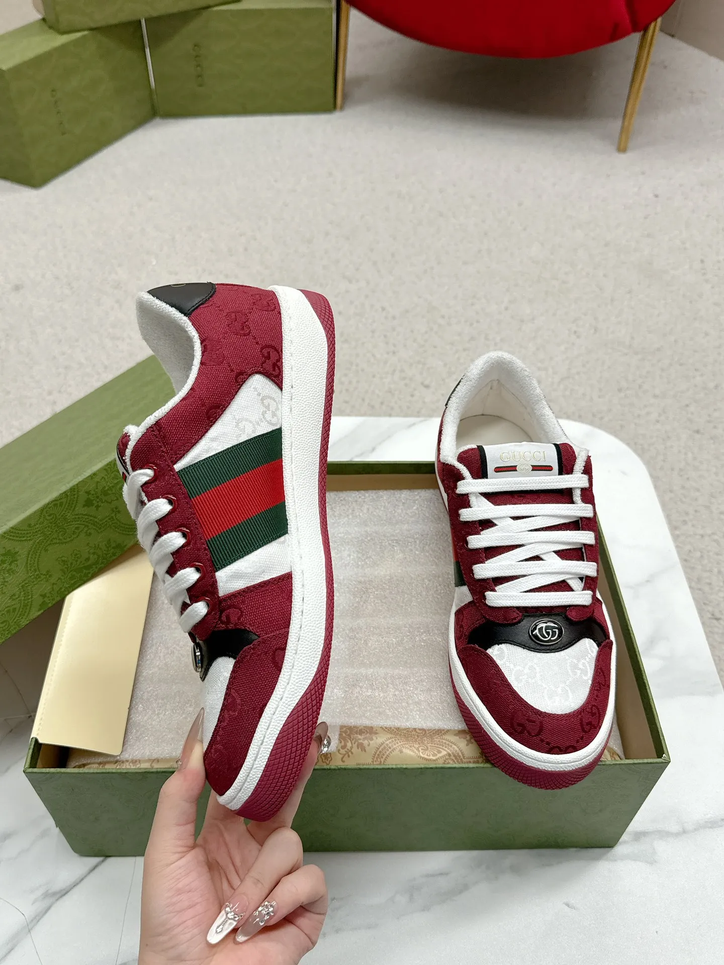 👟👟Ex-factory price 480👟👟 Gucci————Purchase version GG series distressed dirty shoes-hot style is coming! 9 times out of 10 sales, you will definitely get the money. Ready stock! Spot goods! Spot goods! New colors added - the ultimate version on the market! Purchase the original version and develop it... fabric, material, outsole, and details can be compared at will! Open-mold Swarovski one-to-one replica rhinestone chain...Metal cherry pendant...Metal double G crystal cylindrical mark...Gucci original customized narrow webbing...Super flash series - flash diamond chain. The cherry decoration is detachable and can be changed into two to match with each other to show your personality. Exclusive color-brushed cowhide fabric. Hand-made distressed is very textured and has a sense of luxury! The details of the workmanship can be seen in the drawings, and no line is missed. The original terry cloth is delicate, soft and more comfortable and breathable. The privately stamped two-color original TPU outsole (lower layer is wider, upper layer is narrower). Matching packaging⭐️ Size: Female 35-40 (Female 41 customized)